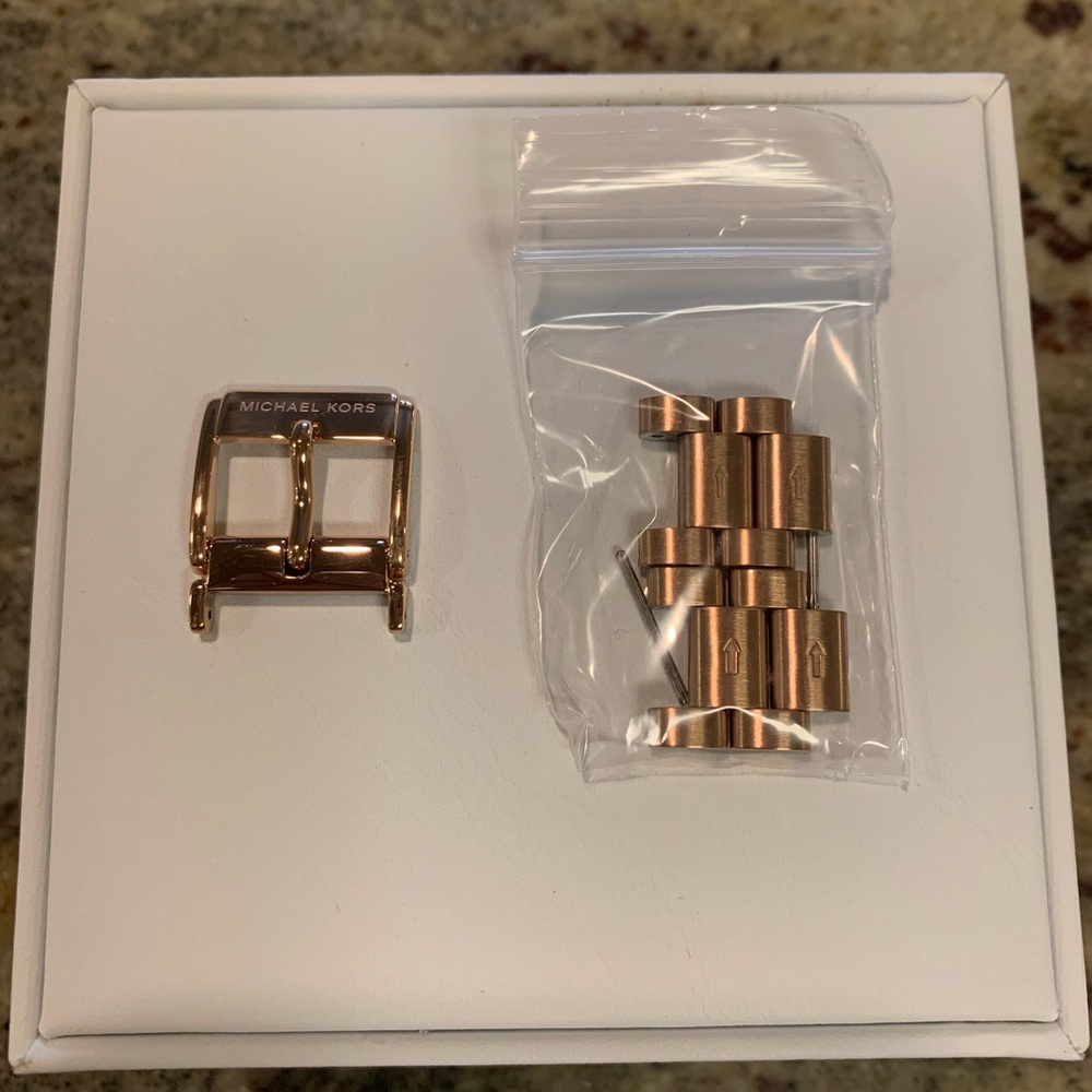 Michael Kors Access Smartwatch - Rose Gold - Picture 4 of 4